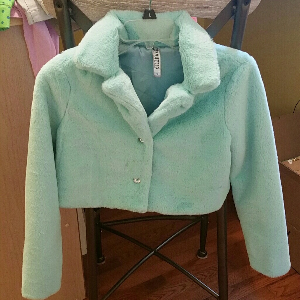Faux fur cropped girls jacket.